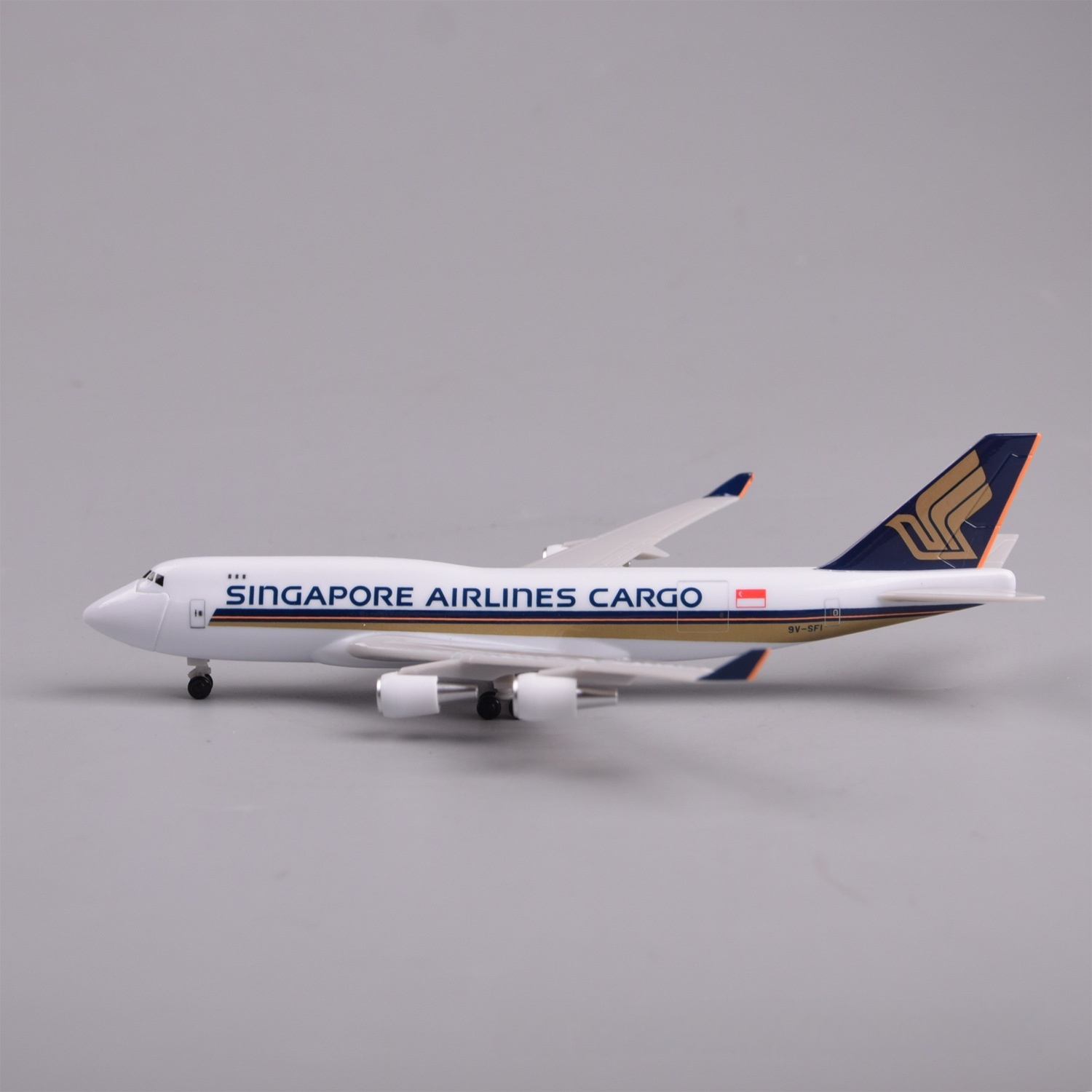 طائرة نموذجية من البلاستيك ABS - مراجعة Model Airplane Plastic وسعره
